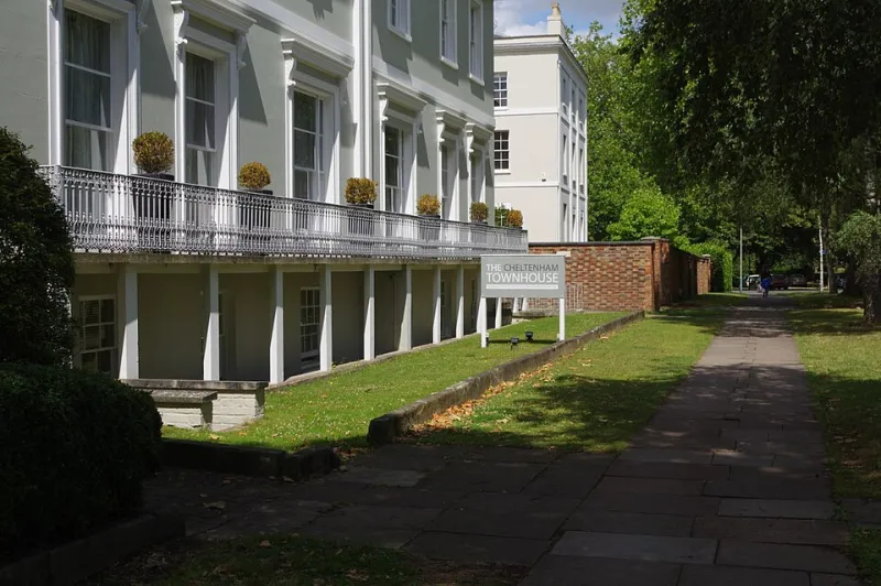 What Your Ears Know Before Your Eyes Do: The Overlooked Acoustics of a Truly Welcoming Arrival
